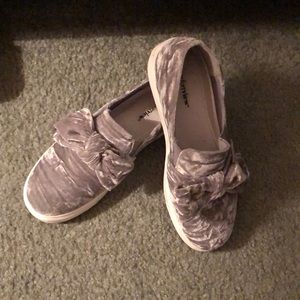 Slip on velvet shoe with bow